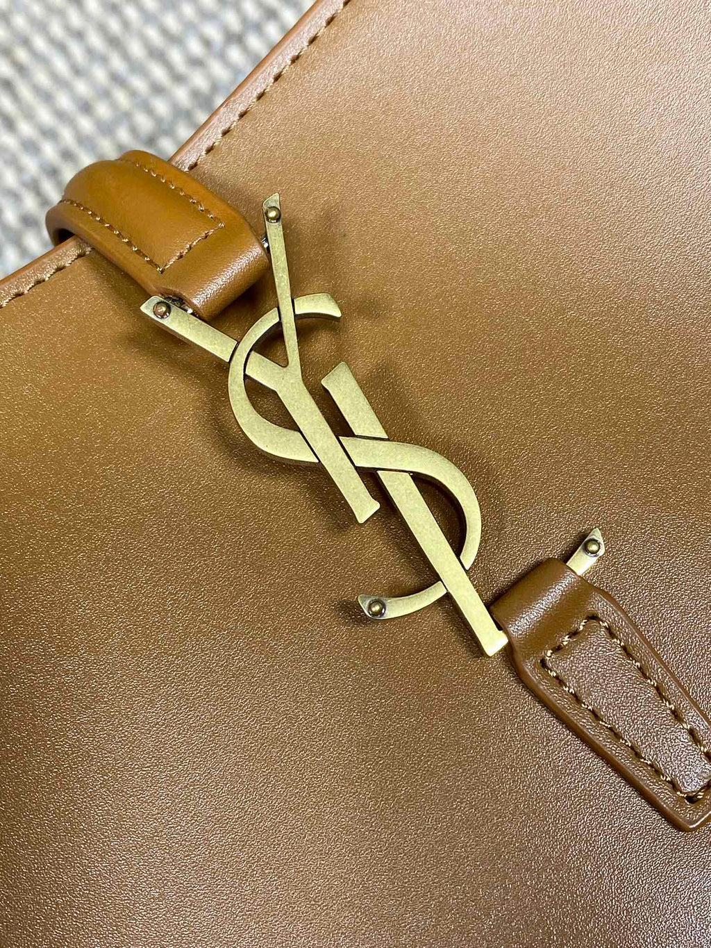 LE 37 MITTLERE EIMERTASCHE 25 IN TORTILLABRAUN KALBSLEDER GOLDENE BESCHLÄGE