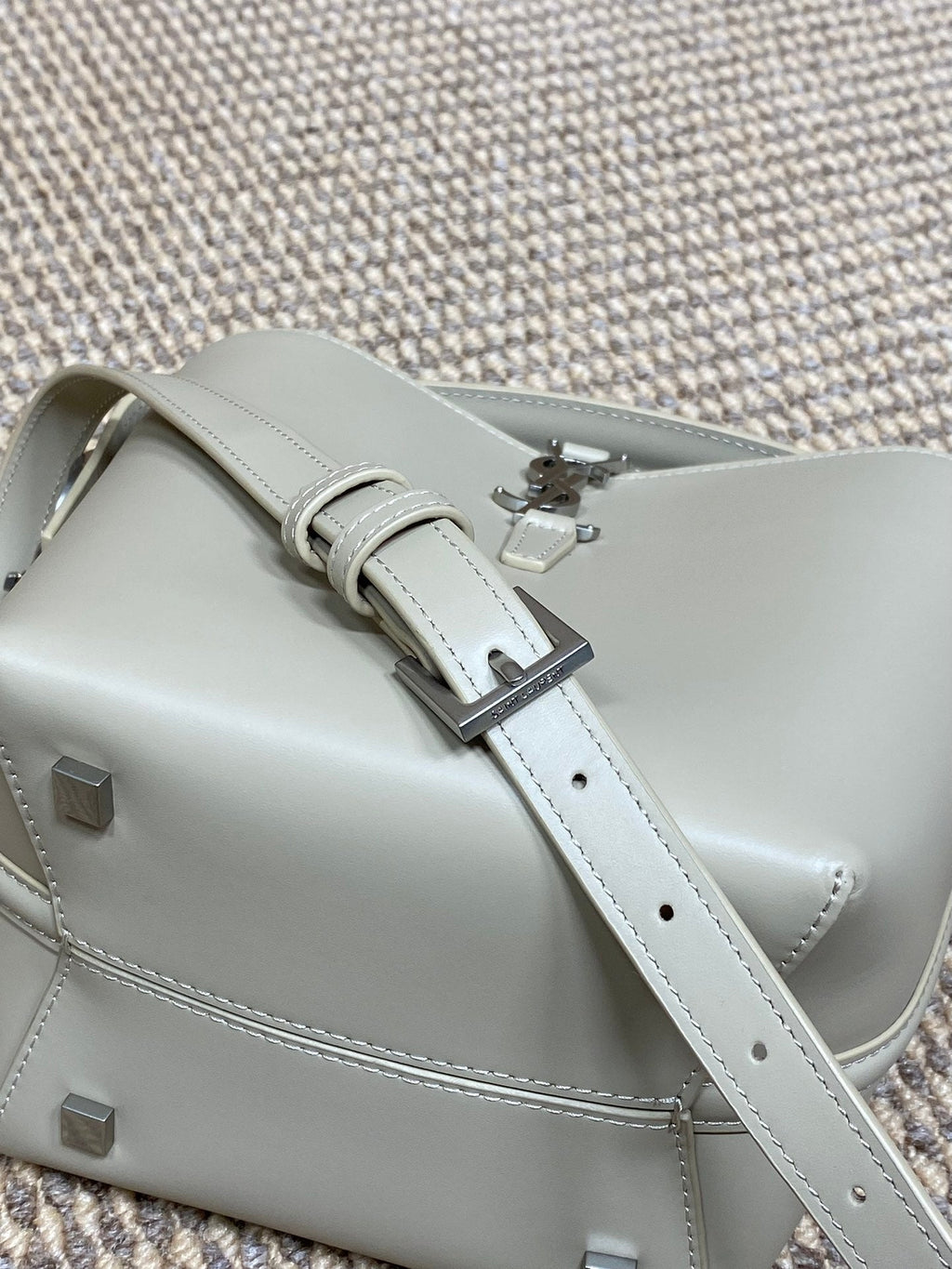 LE 37 SMALL BUCKET BAG 20 IN WHITE CALFSKIN SILVER HARDWARE