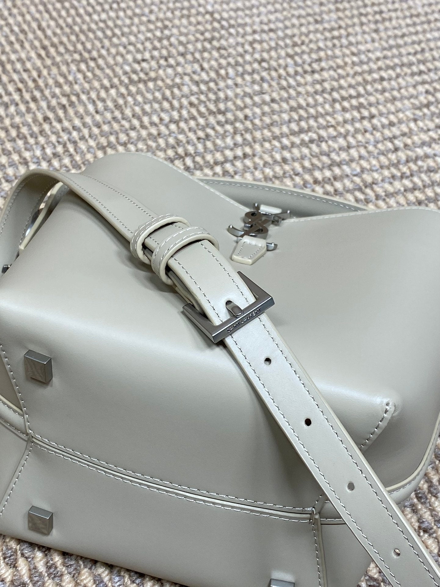 LE 37 SMALL BUCKET BAG 20 IN WHITE CALFSKIN SILVER HARDWARE