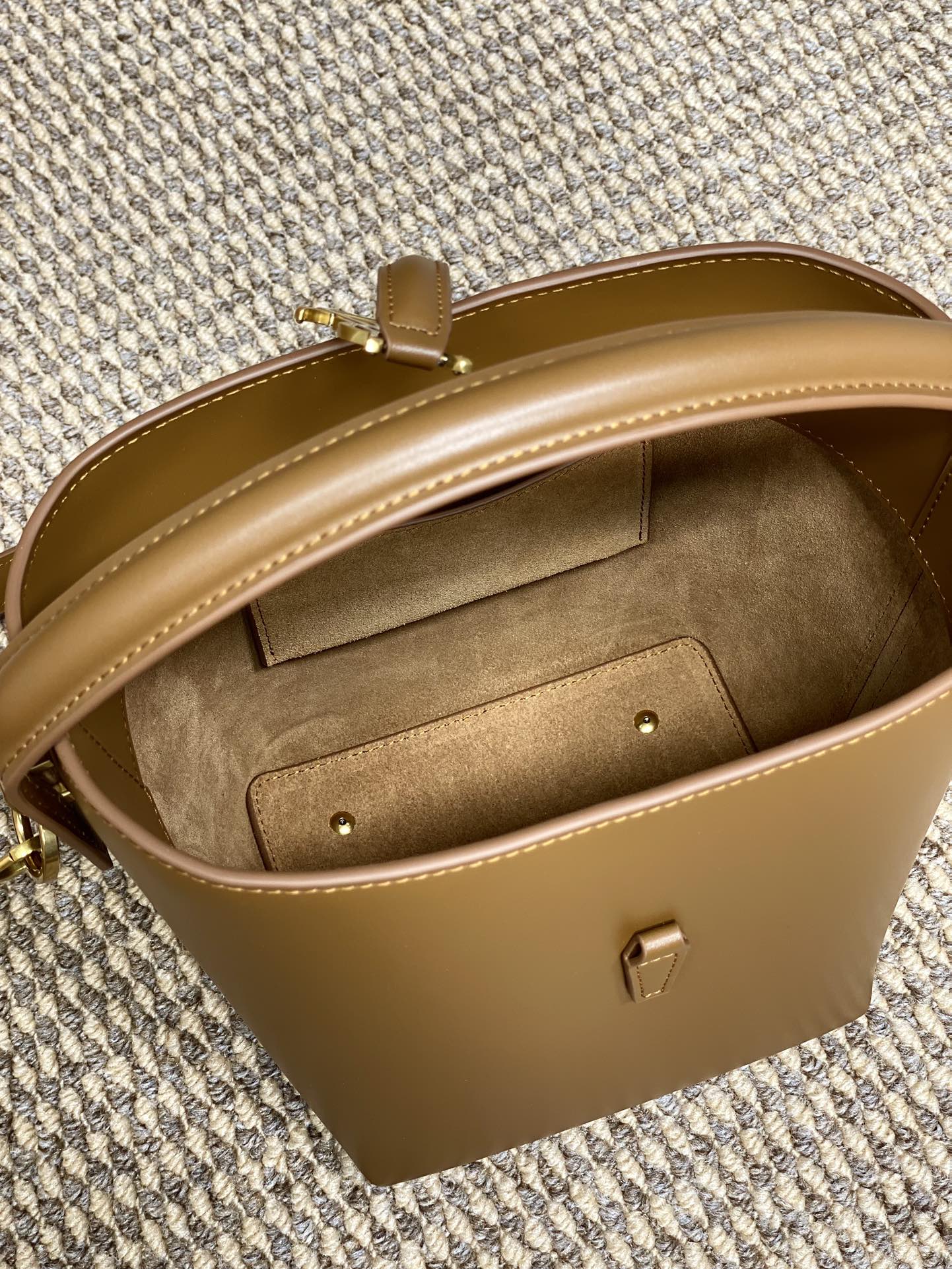 LE 37 SMALL BUCKET BAG 20 IN TORTILLA BROWN CALFSKIN GOLD HARDWARE