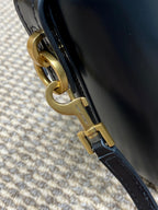 LE 37 MINI-EIMERTASCHE 15 IN SCHWARZES KALBSLEDER GOLDENE BESCHLÄGE