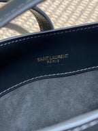 LE 37 MINI-EIMERTASCHE 15 IN SCHWARZES KALBSLEDER GOLDENE BESCHLÄGE