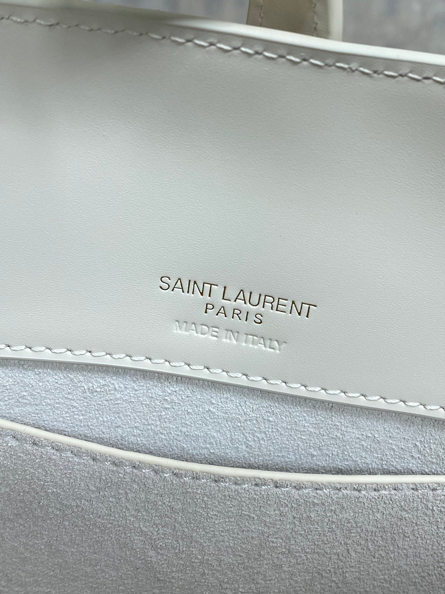 LE 37 SMALL BUCKET BAG 20 IN WHITE CALFSKIN GOLD HARDWARE