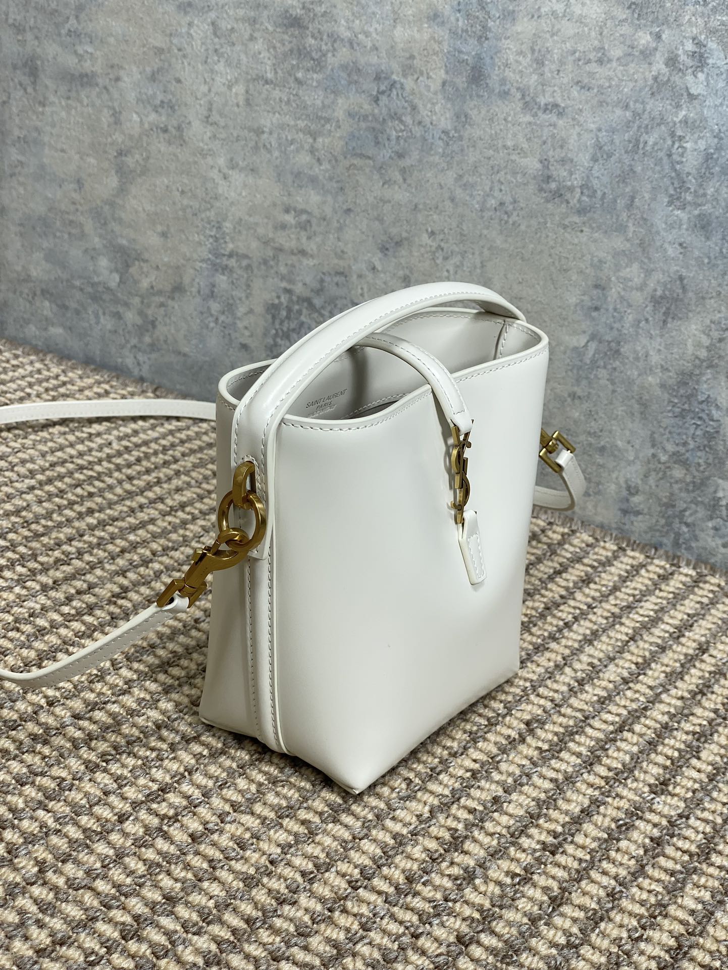 LE 37 MINI BUCKET BAG 15 IN WHITE CALFSKIN GOLD HARDWARE