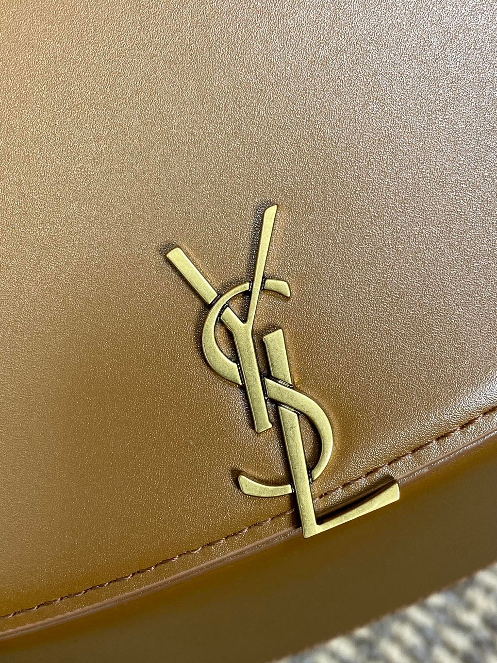 VOLTAIRE TOP HANDLE IN BOX 21 IN TAWNY BROWN CALFLEDER GOLDENE BESCHLÄGE