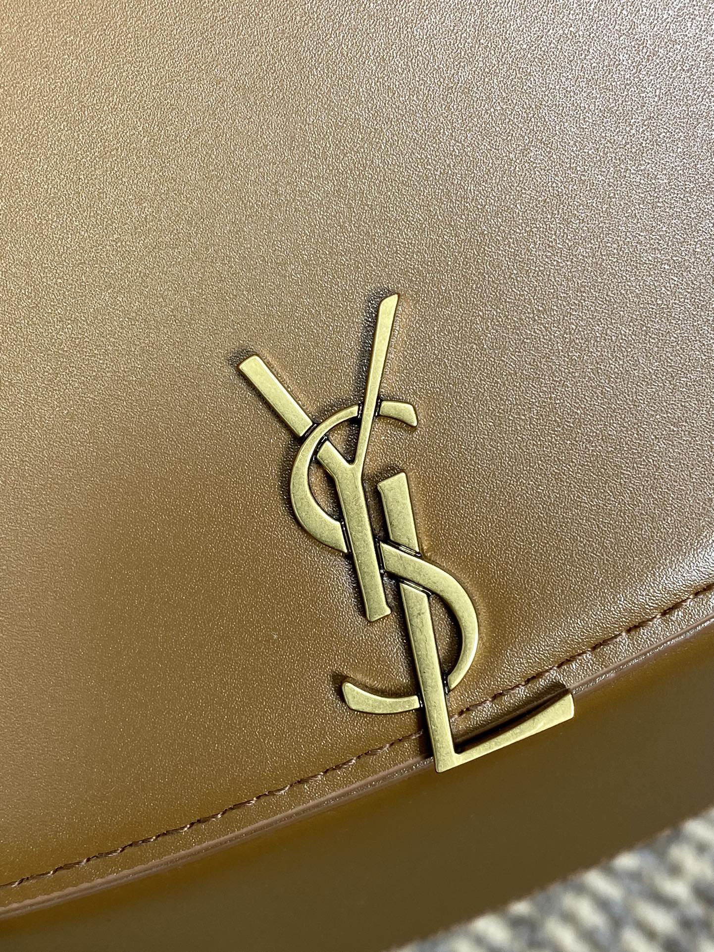 VOLTAIRE TOP HANDLE IN BOX 21 IN TAWNY BROWN CALFLEDER GOLDENE BESCHLÄGE