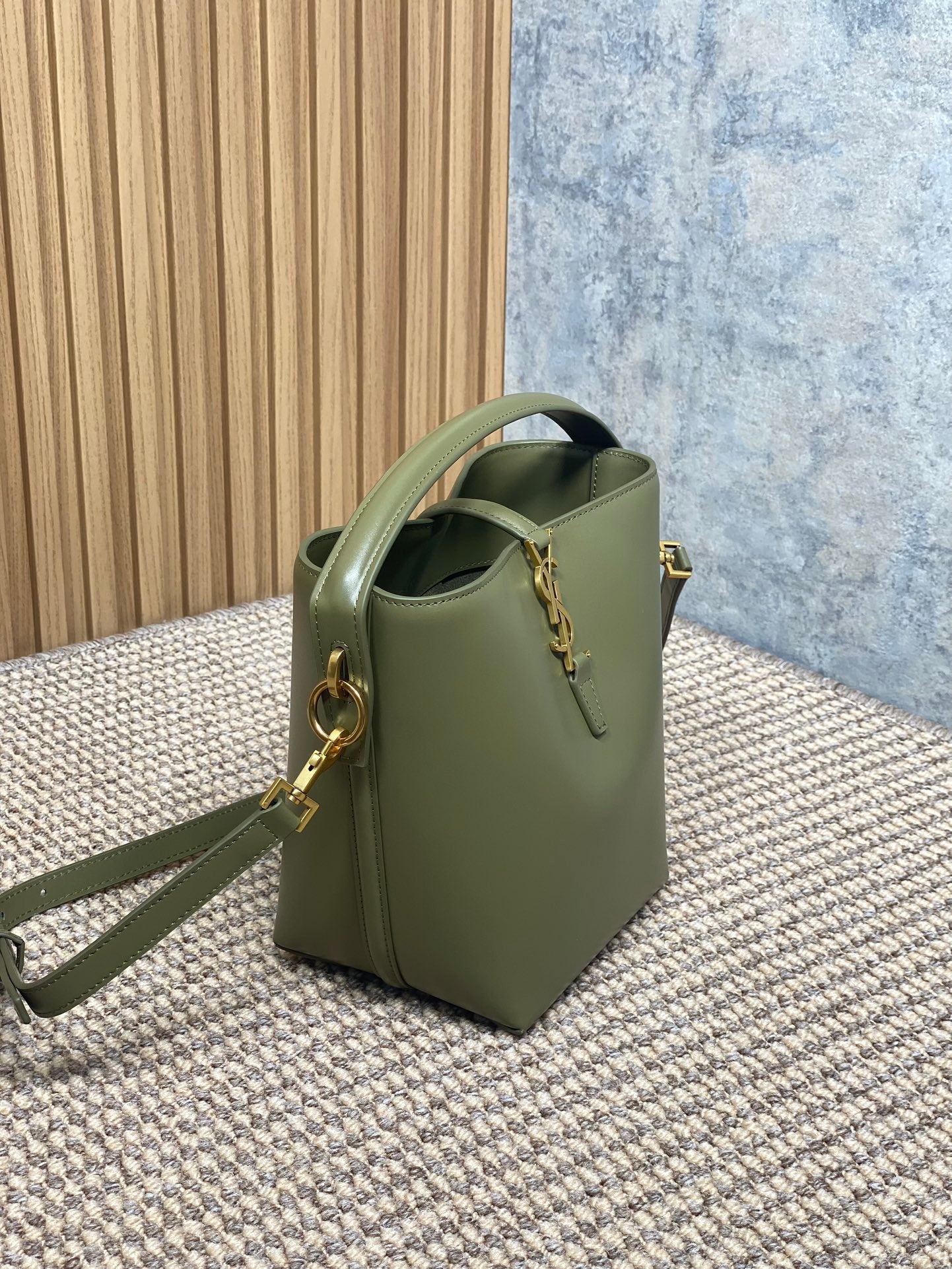 LE 37 SMALL BUCKET BAG 20 IN AVOCADO GREEN CALFSKIN GOLD HARDWARE