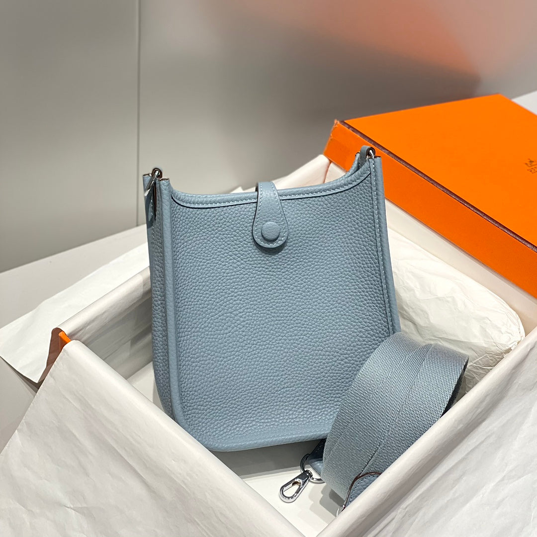 ミニ ネオ 18 エブリン バッグ（ネパールブルー グレインカーフスキン）