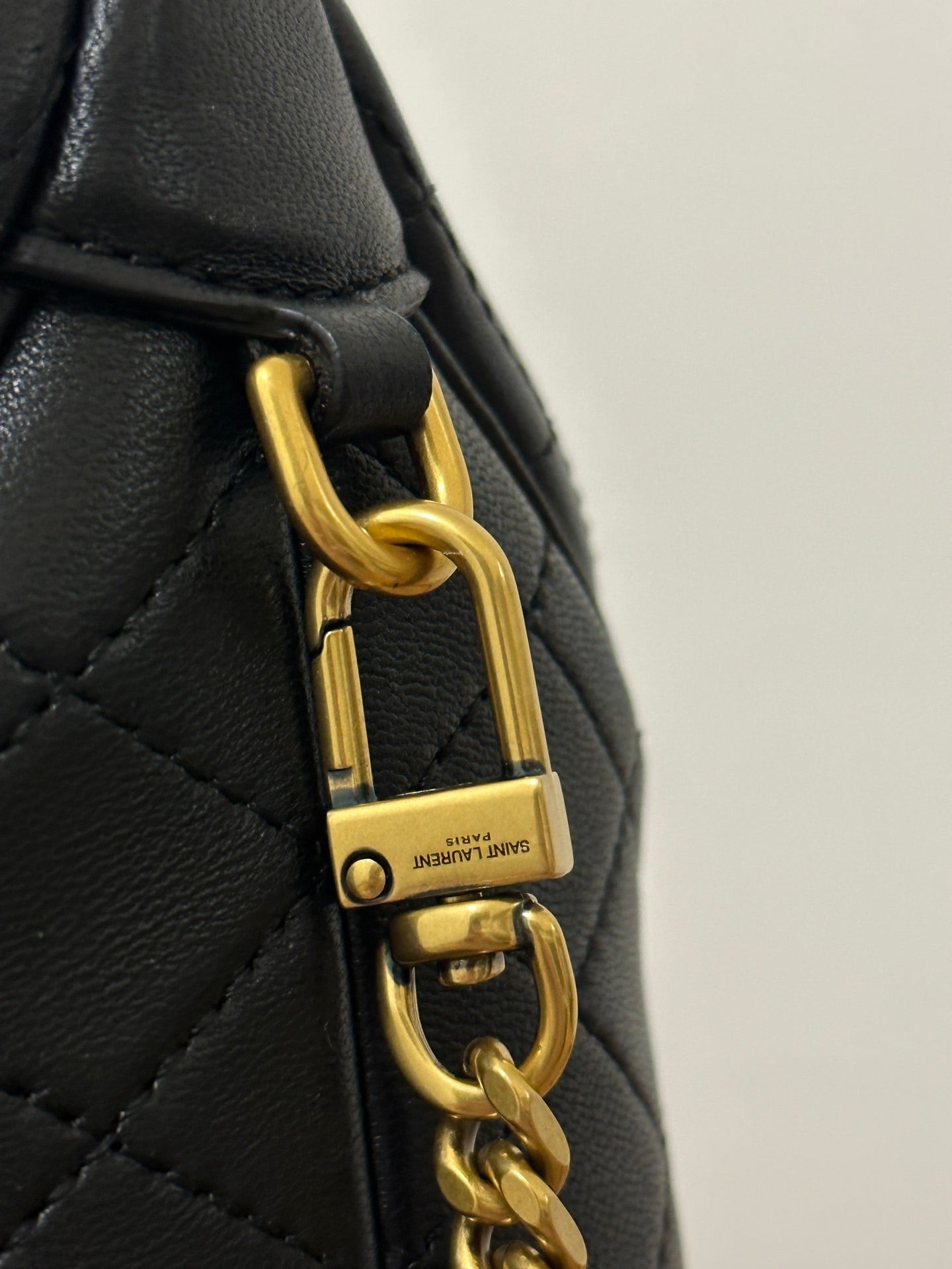 19 FLAP BUCKET BAG BLACK CALFSKIN