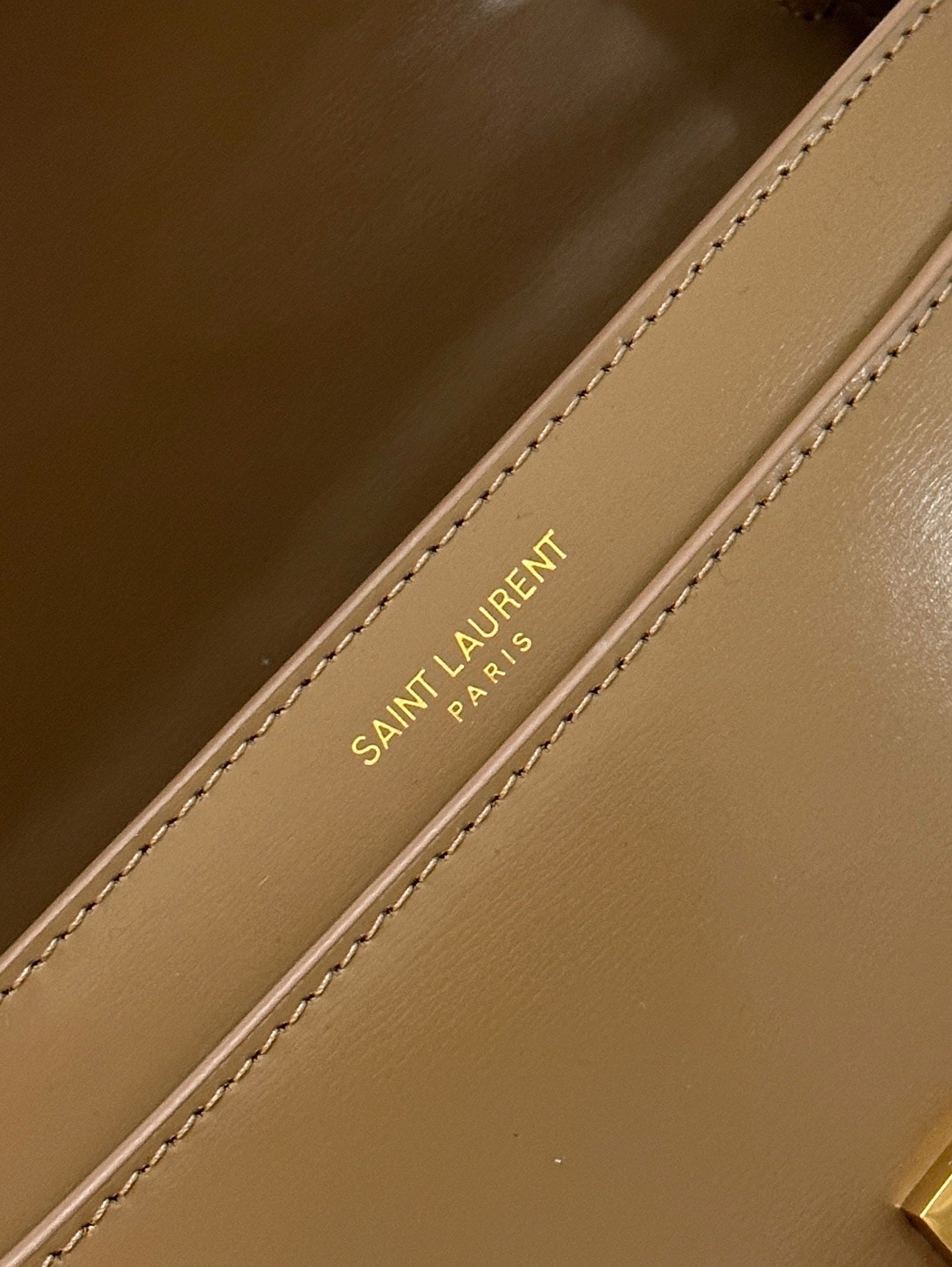 VOLTAIRE 17 KARAMELLBRAUN KALBSLEDERTASCHE