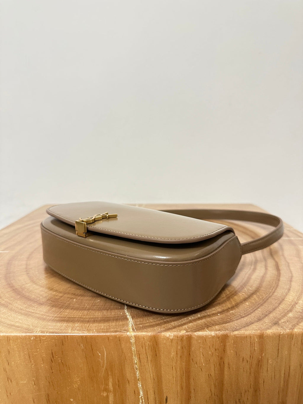 VOLTAIRE 17 KARAMELLBRAUN KALBSLEDERTASCHE