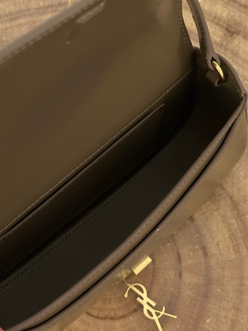 VOLTAIRE 17 KARAMELLBRAUN KALBSLEDERTASCHE