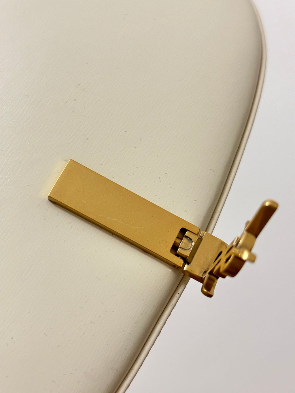 VOLTAIRE 17 WEISSE KALBSLEDERTASCHE