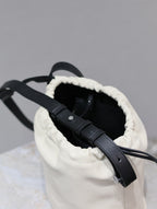 リヴ・ゴーシュ バケットバッグ 23 ホワイトカーフスキン