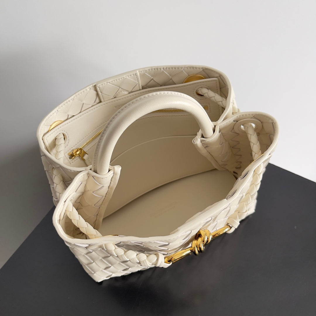 HANDLE BAG ANDIAMO 25 IN OFF WHITE LAMBSKIN