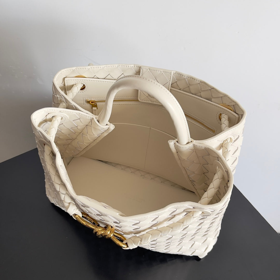 HANDLE BAG ANDIAMO 32 IN OFF WHITE LAMBSKIN