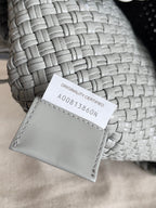 TOSCA SCHULTERTASCHE 27 IN AGATGRAUES LAMMLEDER MIT DALMATA-STEIN-DETAILS