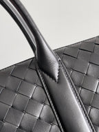 BOTTEGA VENETA 25S ANDIAMO LARGE INTRECCIATO 39 IN BLACK CALFSKIN
