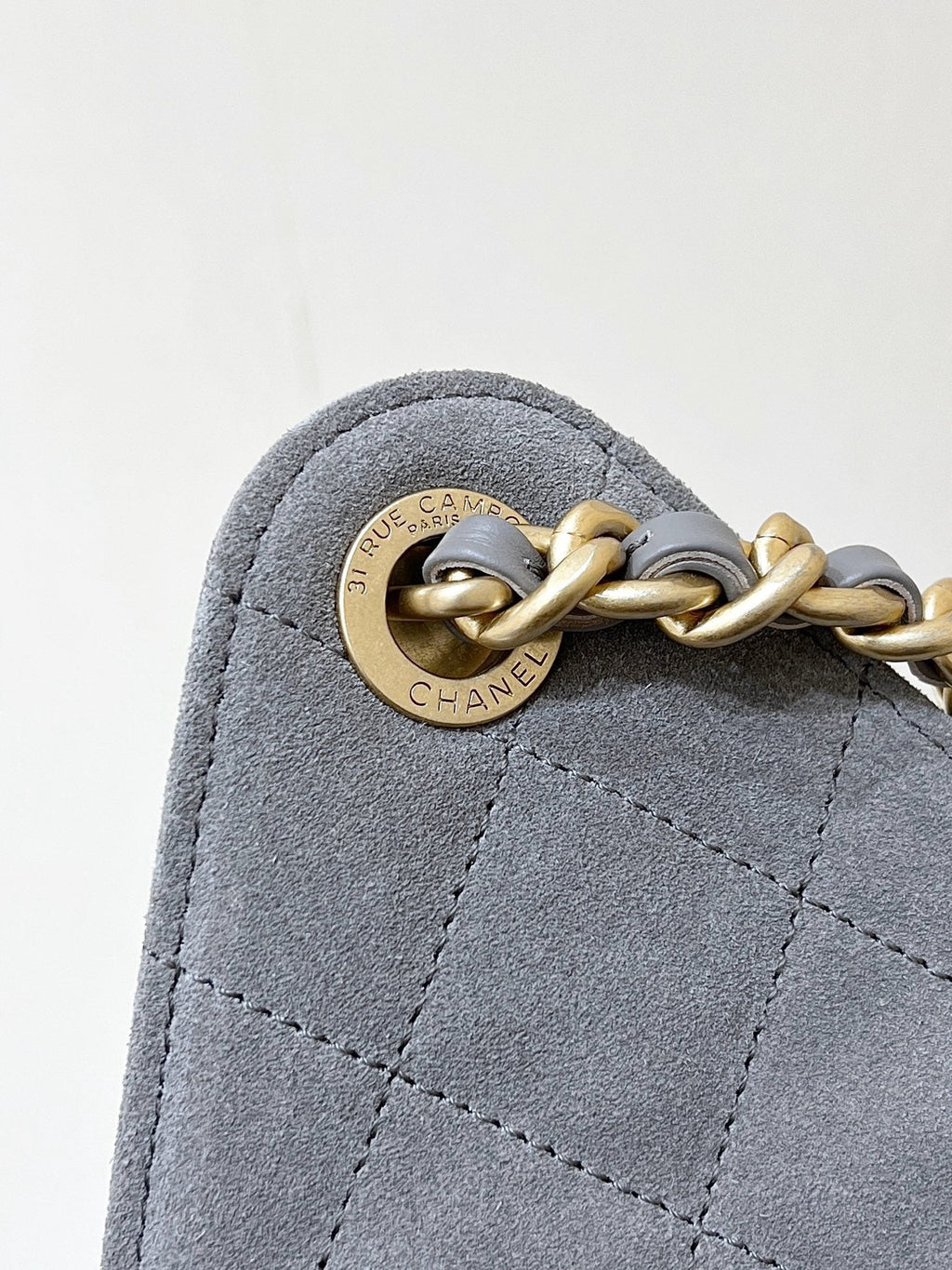 CC 25 HANDBAG 40 IN GREY SUEDE GOLD HARDWARE