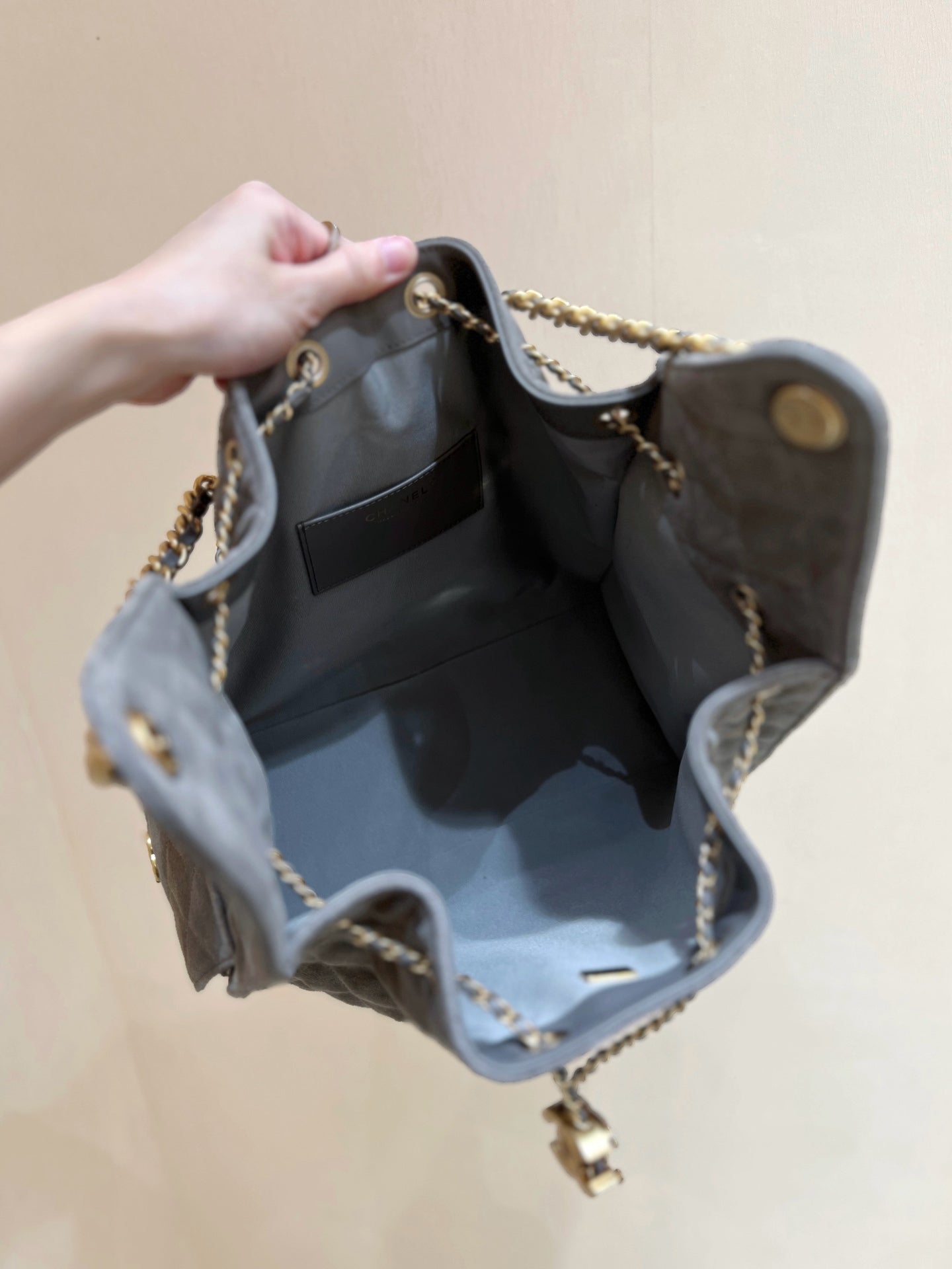 CC 25 HANDBAG 40 IN GREY SUEDE GOLD HARDWARE