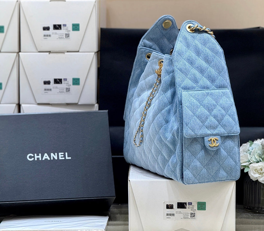 CC 25 HANDBAG 40 IN BLUE DENIM GOLD HARDWARE