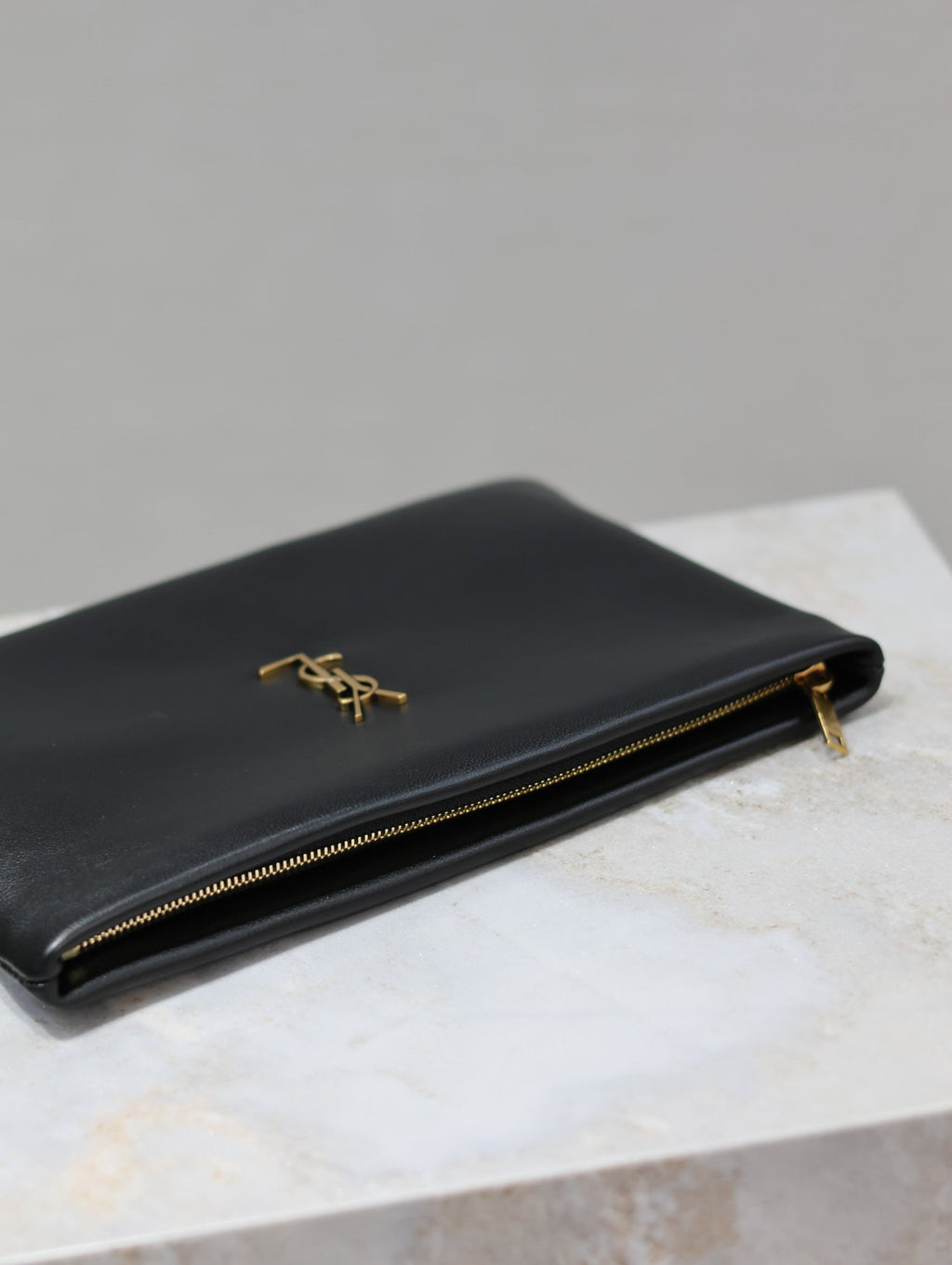 CALYPSO KLEINE TASCHE 23 IN SCHWARZES GLATTES LAMMLEDER