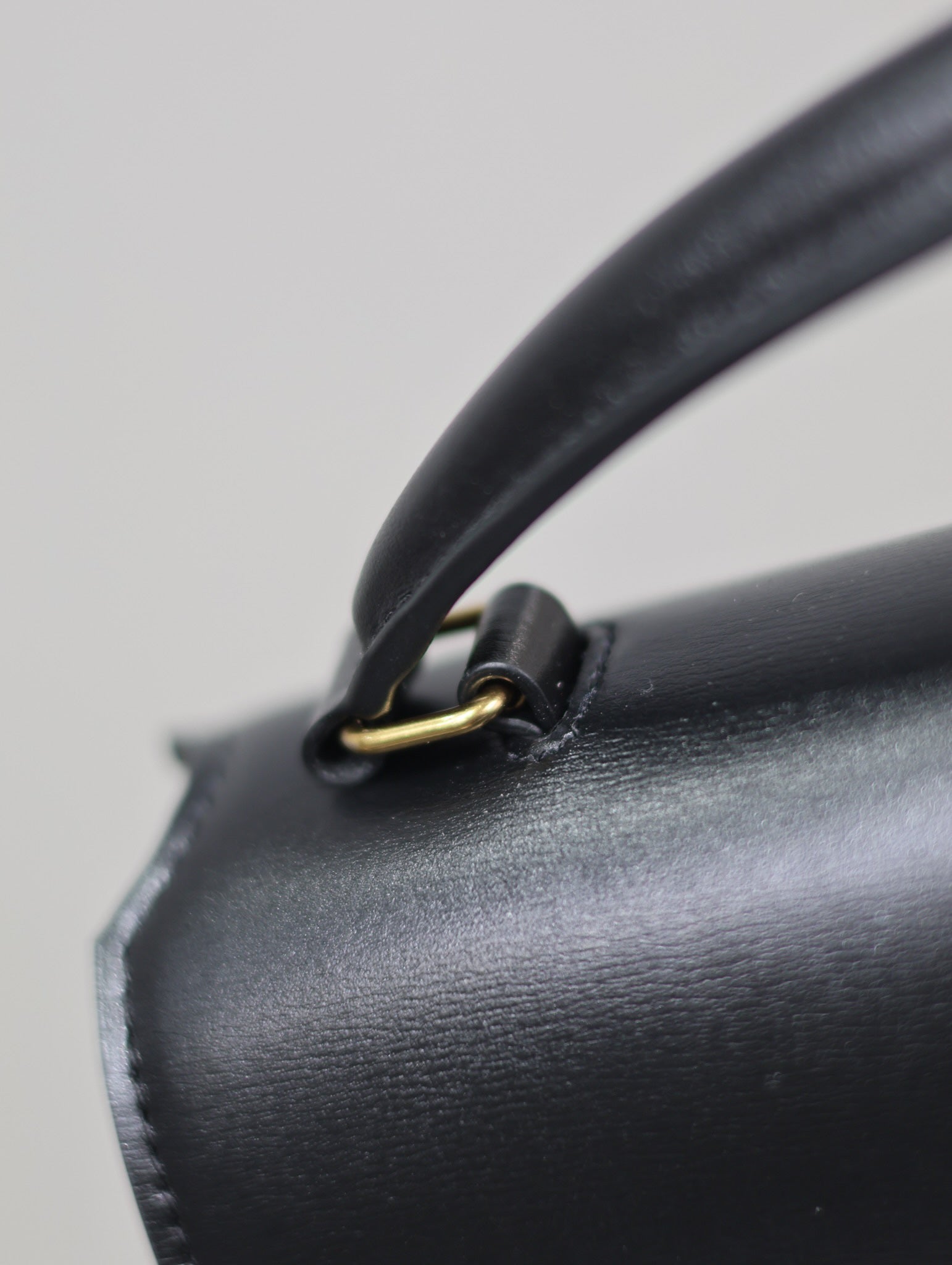 CASSANDRA TOP HANDLE BAG 24 IN BLACK SMOOTH LAMBSKIN GOLD HARDWARE