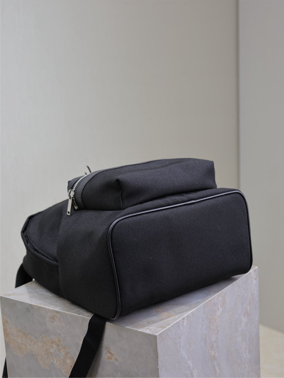 CITY BACKPACK 35 IN BLACK CANVAS