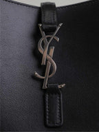 LE 5 À 7 SUPPLE BAG 23 IN BLACK CALFLEDER SILVER BALLLE