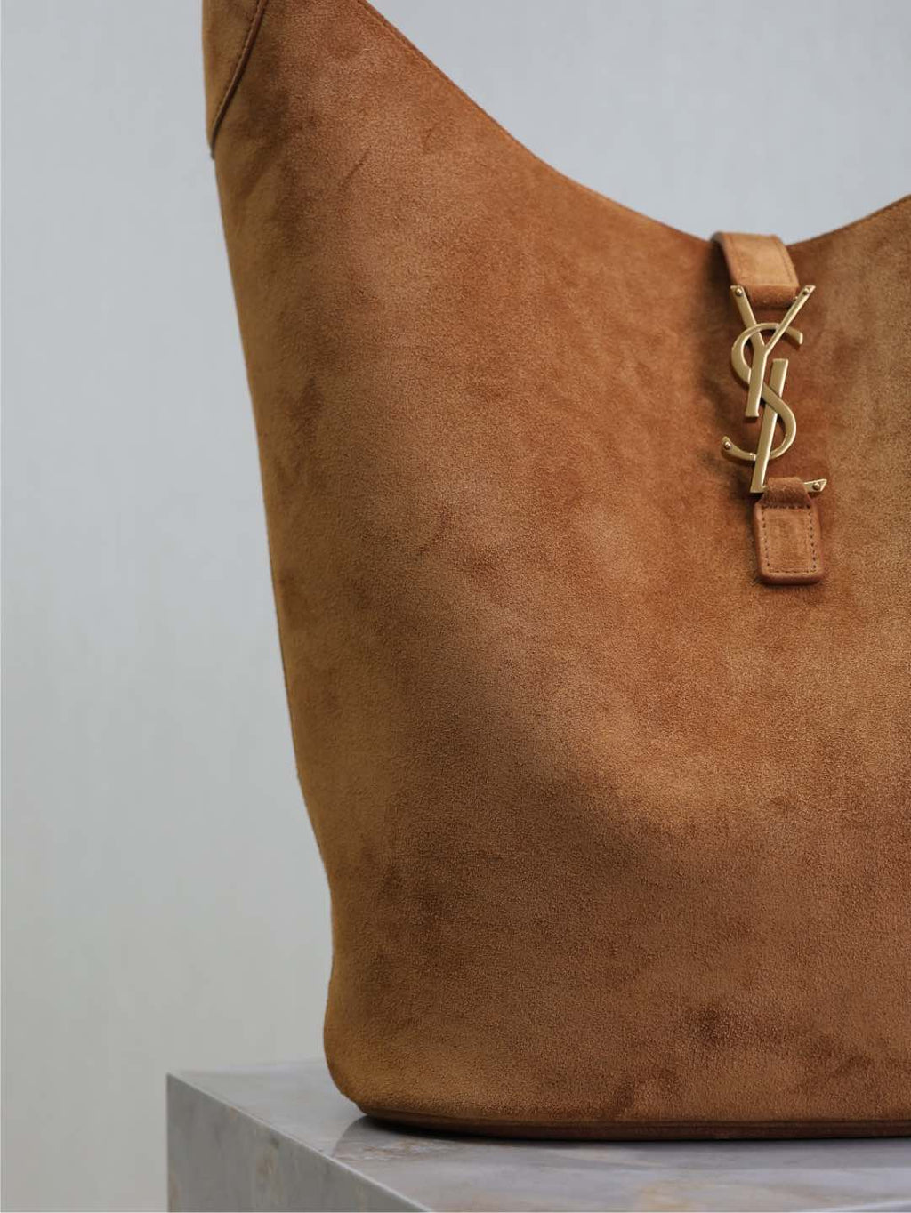 LE 5 À 7 GROSSE, GESCHMEIDIGE HOBO-TASCHE 31 IN BRONZEBRAUNEM WILDLEDER