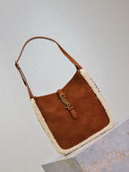 LE 5 À 7 SMALL SUPPLE 23 IN AMBER ORANGE SUEDE AND WHITE LAMB PUR TRIM