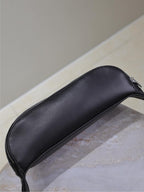 クラシック クロスボディバッグ 25インチ ブラック ラムスキン シルバーロゴ