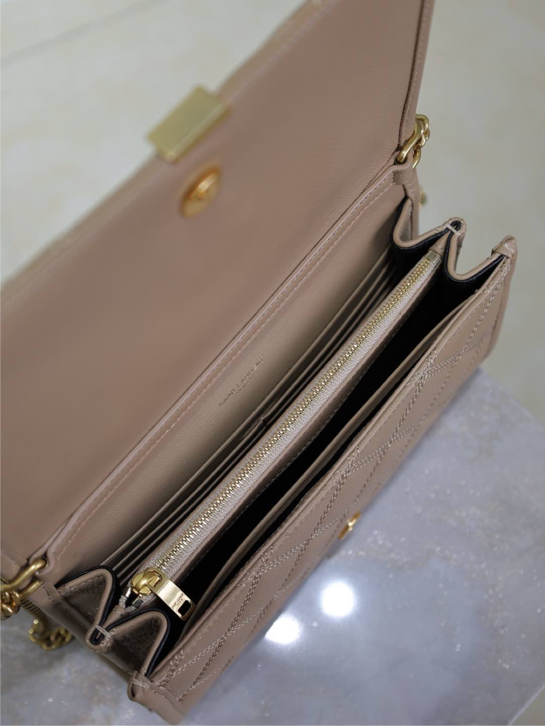 BECKY 22 IN MITTELBRAUN GESTEPPTES LAMMLEDER GOLDENE BESCHLÄGE