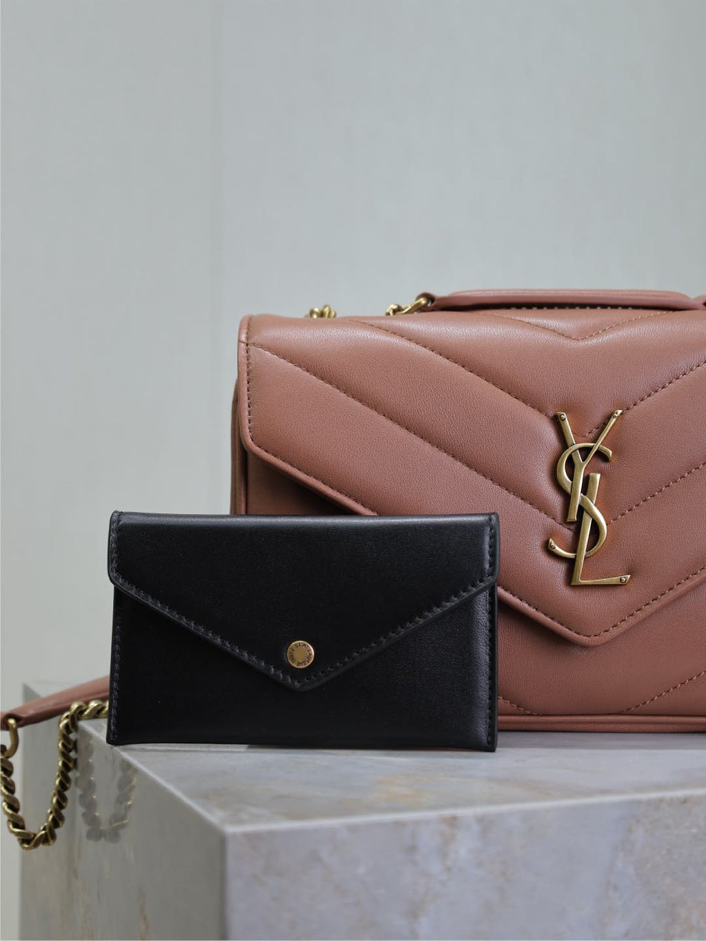 LOULOU SMALL 24 IN LACHSROSA SCHAFFEL GOLDENE BESCHLÄGE