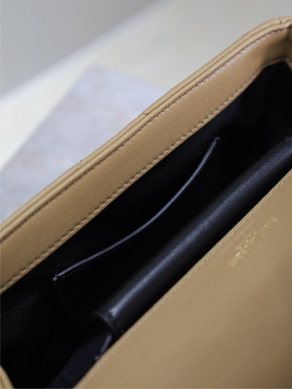 LOULOU MINI 20 IN MILK TEE SCHAFFELL GOLDENE BESCHLÄGE