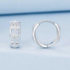 Weißgoldplattierte Ohrringe „Unendliche Liebe“ – leichte Knorpelohrringe