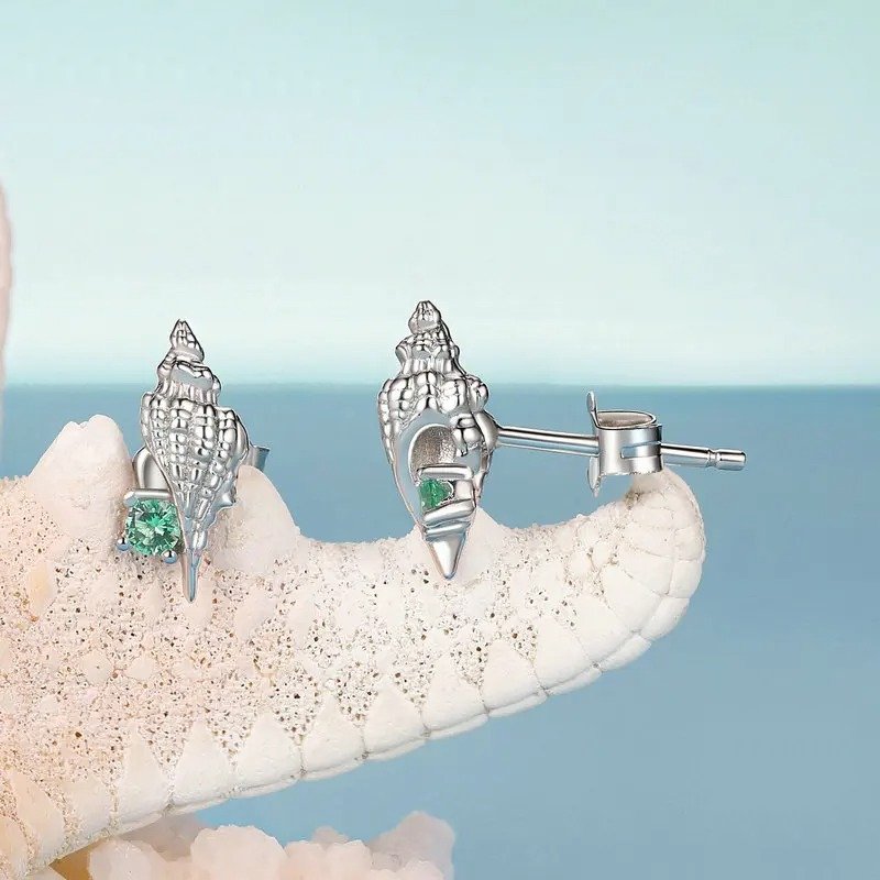 コンクスタッドピアス グリーンジルコニアインレイ 低刺激性ピアス