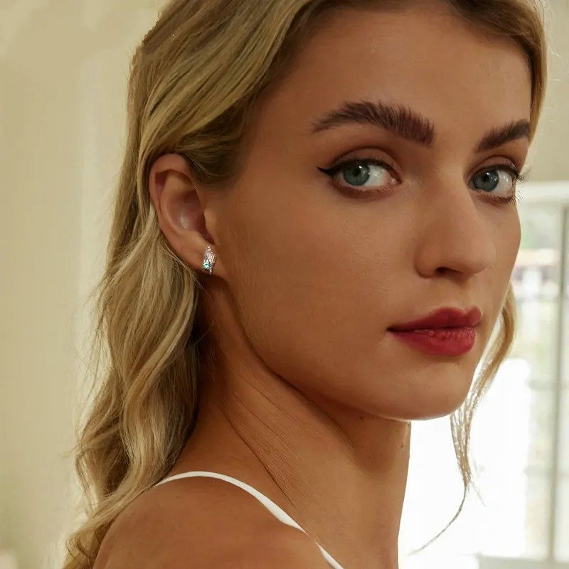 コンクスタッドピアス グリーンジルコニアインレイ 低刺激性ピアス