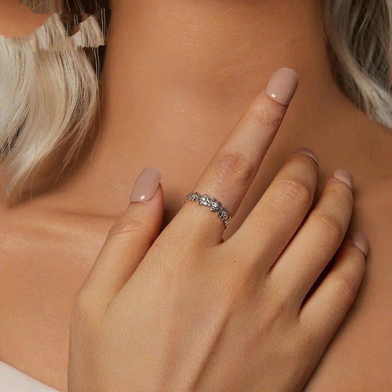 Blumenring mit Zirkonia-Besatz – Statement-Ring