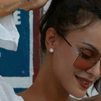 Funkelnde Ohrringe mit im Labor hergestellten Diamanten im Idealschliff