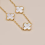 ®Jewelicorn®クローバー 5モチーフ ホワイト モップ ブレスレット