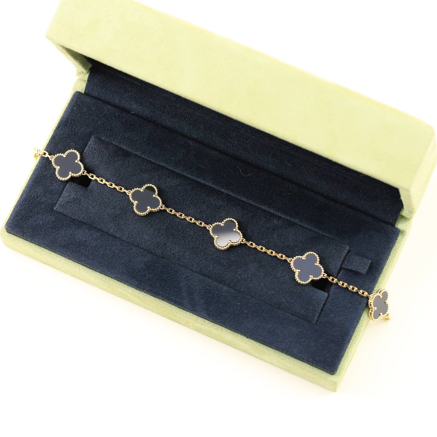 Jewelicorn Armband mit Kleeblattmotiven und 5 schwarzen Onyxmotiven 