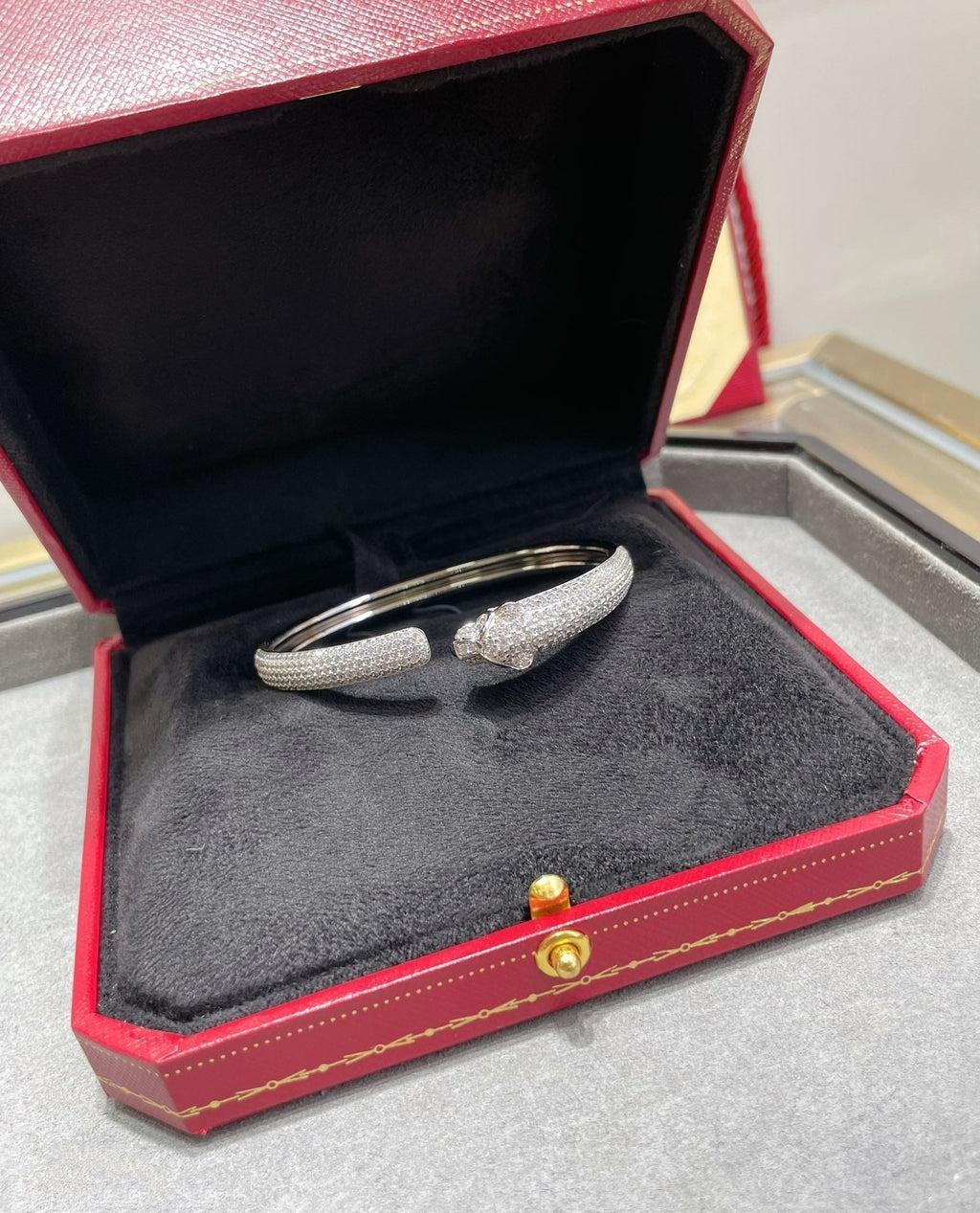 ®ジュエリコーン®パンサー フルダイヤモンド オープンブレスレット