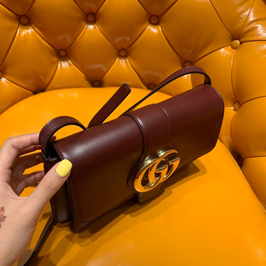 GG Arli Tasche 25 cm, burgunderrotes Kalbsleder, goldfarbene Beschläge