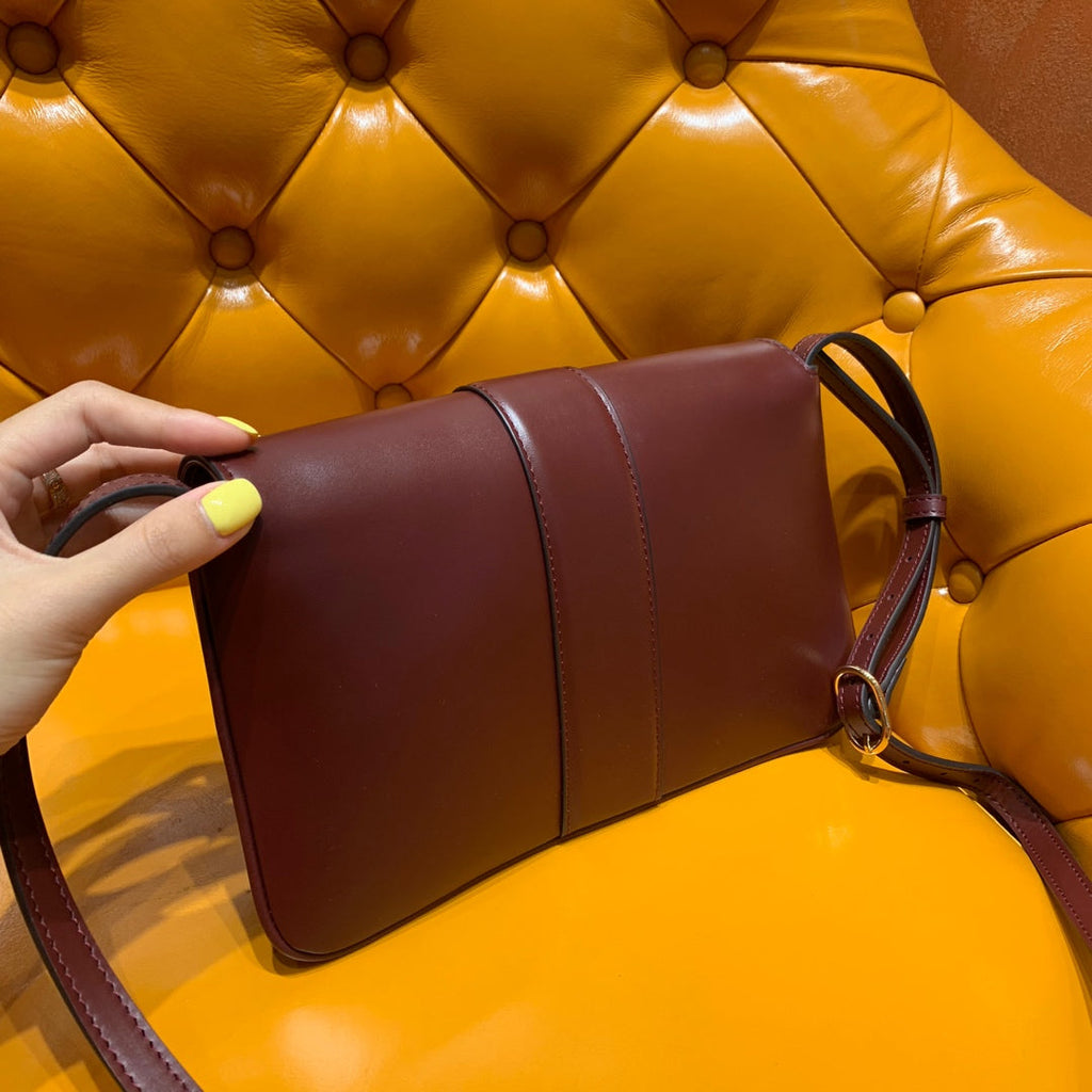 GG Arli Tasche 25 cm, burgunderrotes Kalbsleder, goldfarbene Beschläge